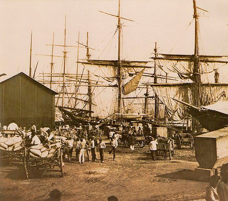 Кофейные склады в порту Сантус. Около 1880 года